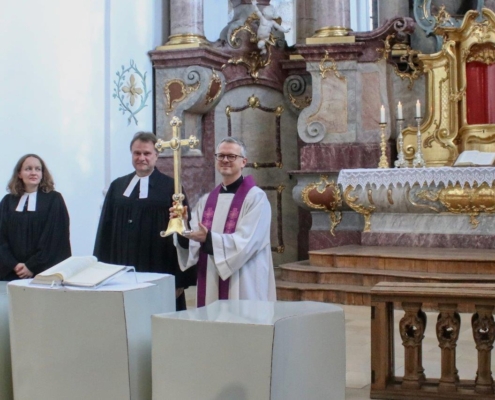 1 Begrüßung Madonna Übergabe des Kreuzes_7980 - FOTO HILDEBRAND