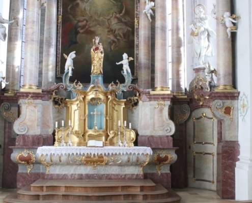 4 Begrüßung der Madonna Kreuz vor türkis_8010FOTO HILDEBRAND