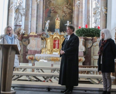 6 Begrüßung der Madonna Künstlerinnen im Gespräch_7990 -FOTO HILDEBRAND