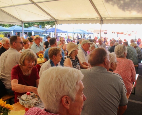 6 Gemeindefest 2026 Volles Zelt FOTO HILDEBRAND
